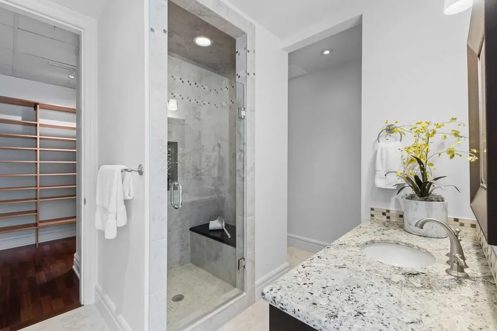 910 5 Avenue SW Calgary AB T2P 0C3