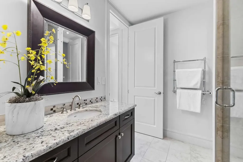910 5 Avenue SW Calgary AB T2P 0C3
