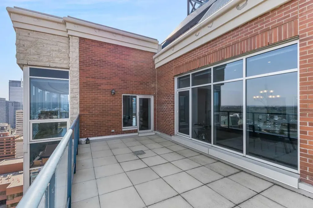 910 5 Avenue SW Calgary AB T2P 0C3