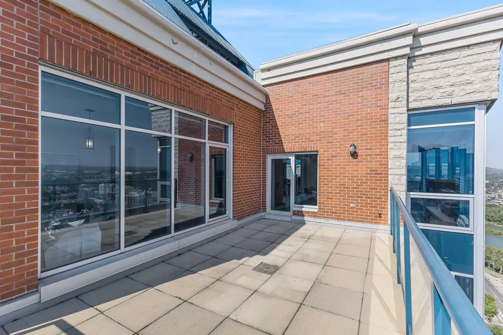 910 5 Avenue SW Calgary AB T2P 0C3
