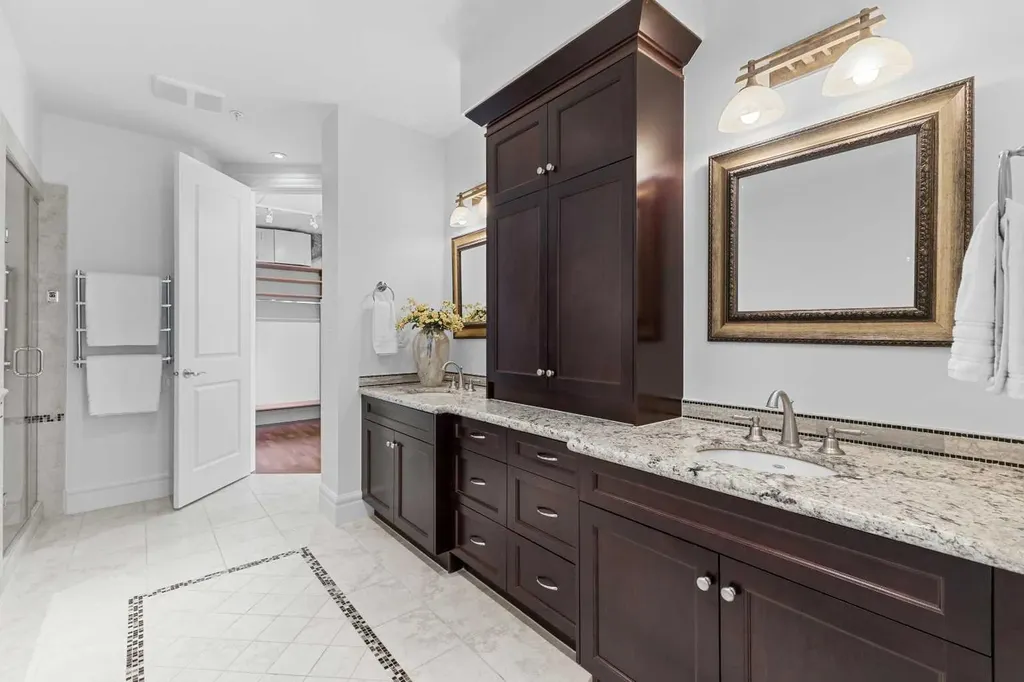 910 5 Avenue SW Calgary AB T2P 0C3