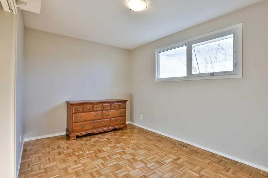 99 Lemoyne Crescent W Lethbridge AB T1K 4A4