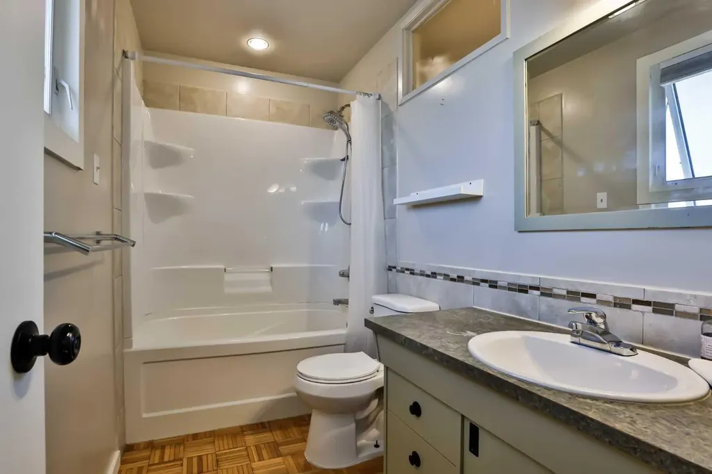 99 Lemoyne Crescent W Lethbridge AB T1K 4A4