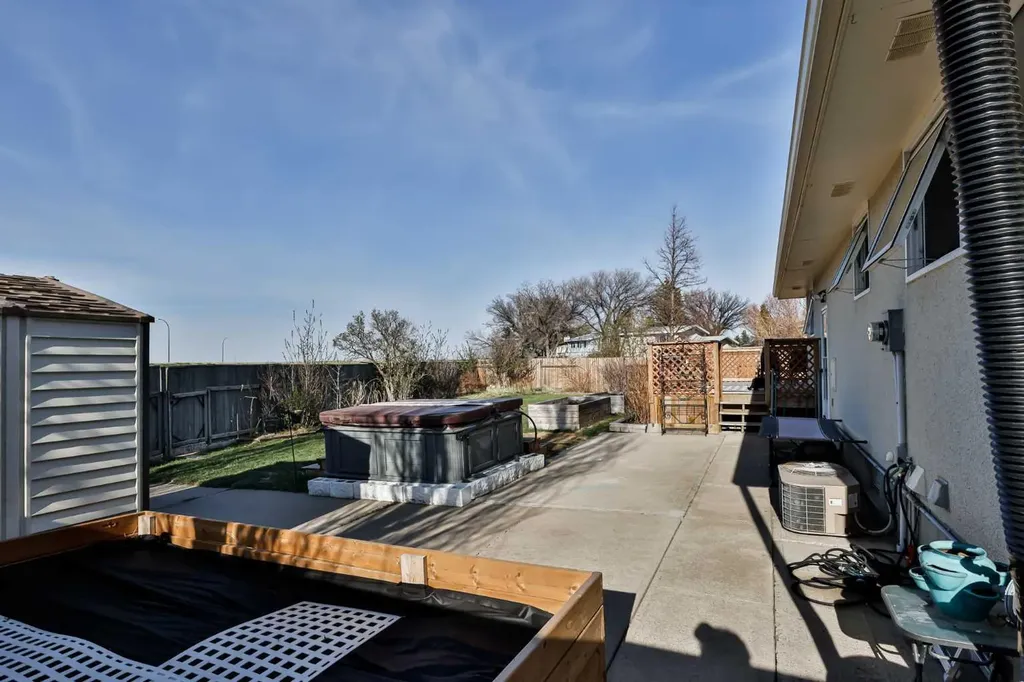 99 Lemoyne Crescent W Lethbridge AB T1K 4A4
