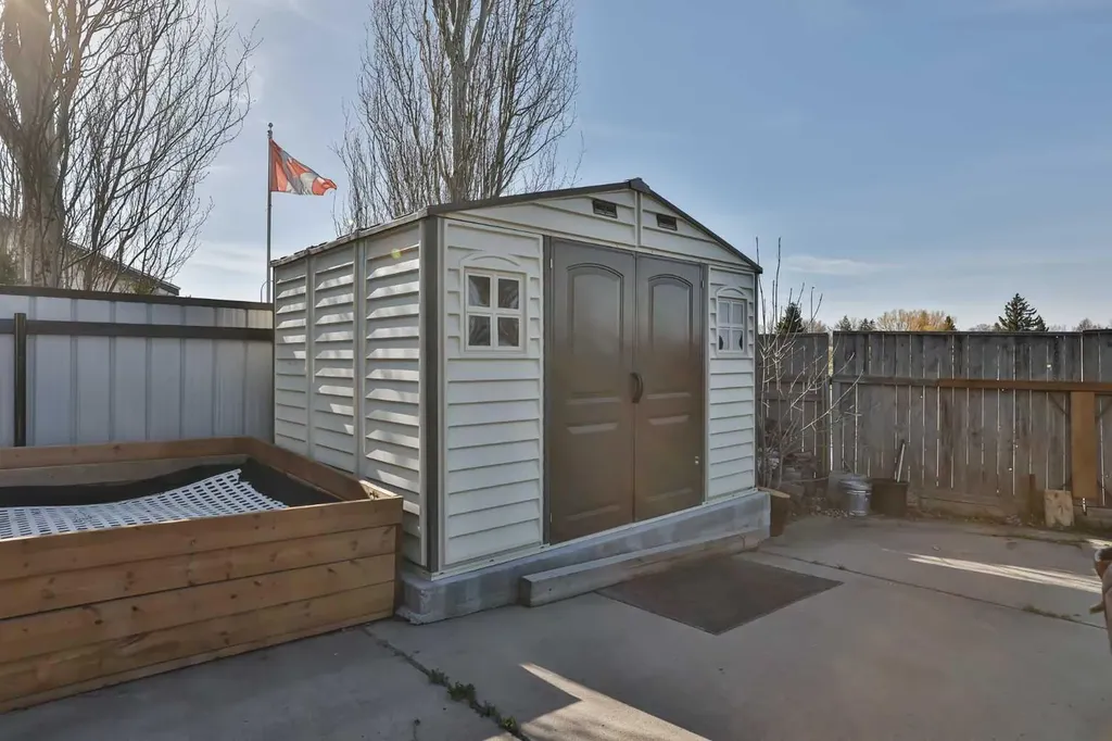 99 Lemoyne Crescent W Lethbridge AB T1K 4A4