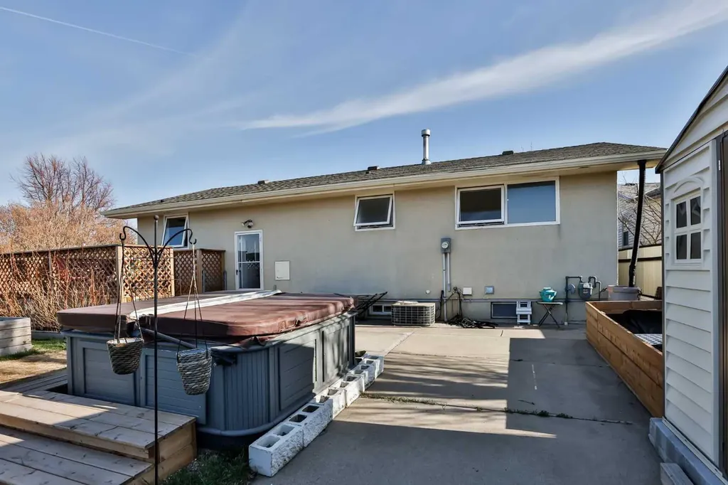 99 Lemoyne Crescent W Lethbridge AB T1K 4A4