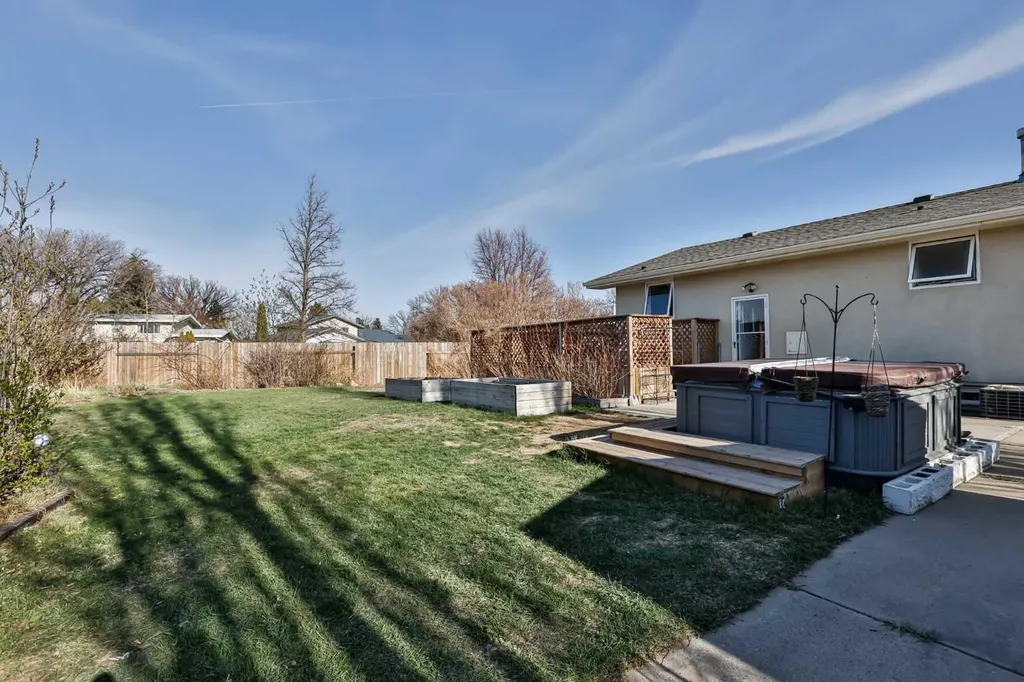 99 Lemoyne Crescent W Lethbridge AB T1K 4A4