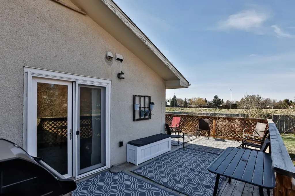 99 Lemoyne Crescent W Lethbridge AB T1K 4A4