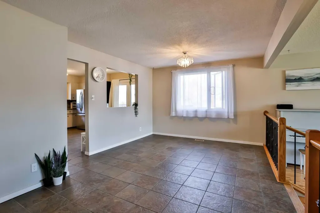 99 Lemoyne Crescent W Lethbridge AB T1K 4A4