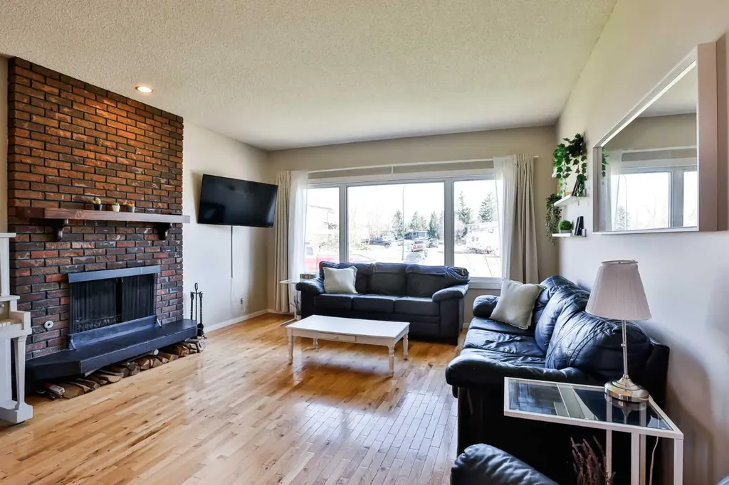 99 Lemoyne Crescent W Lethbridge AB T1K 4A4