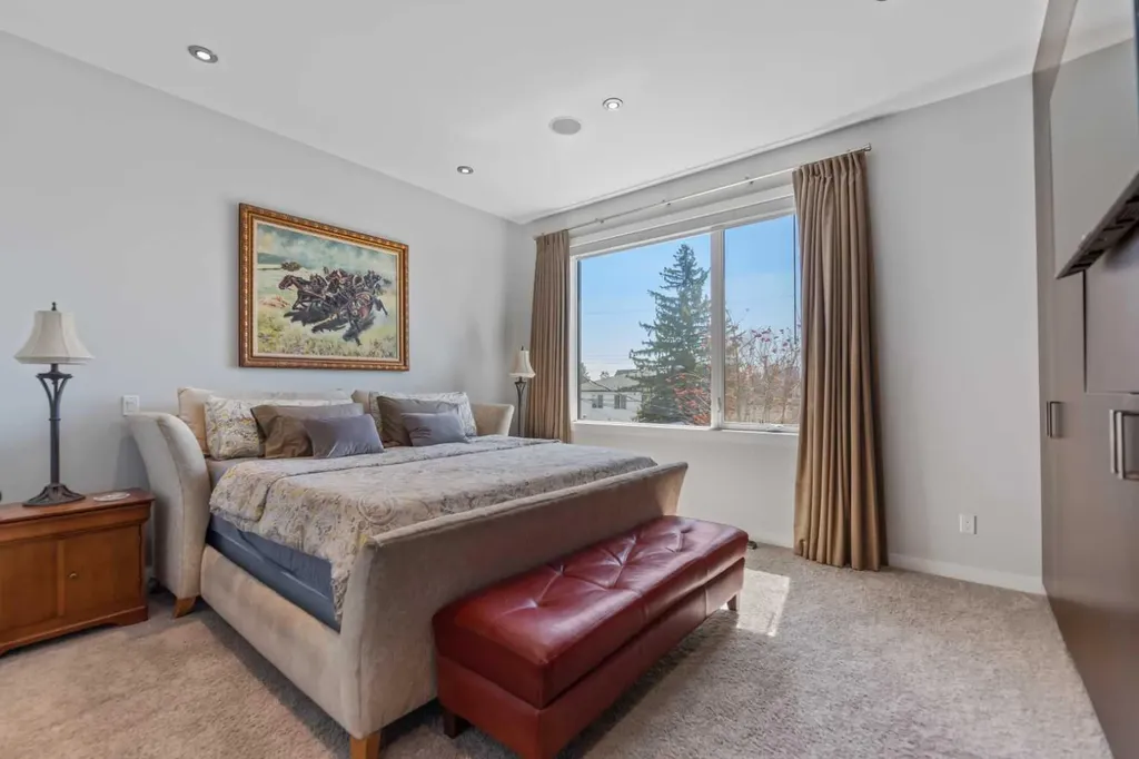 831 22 Avenue NW Calgary AB T2M 1P3