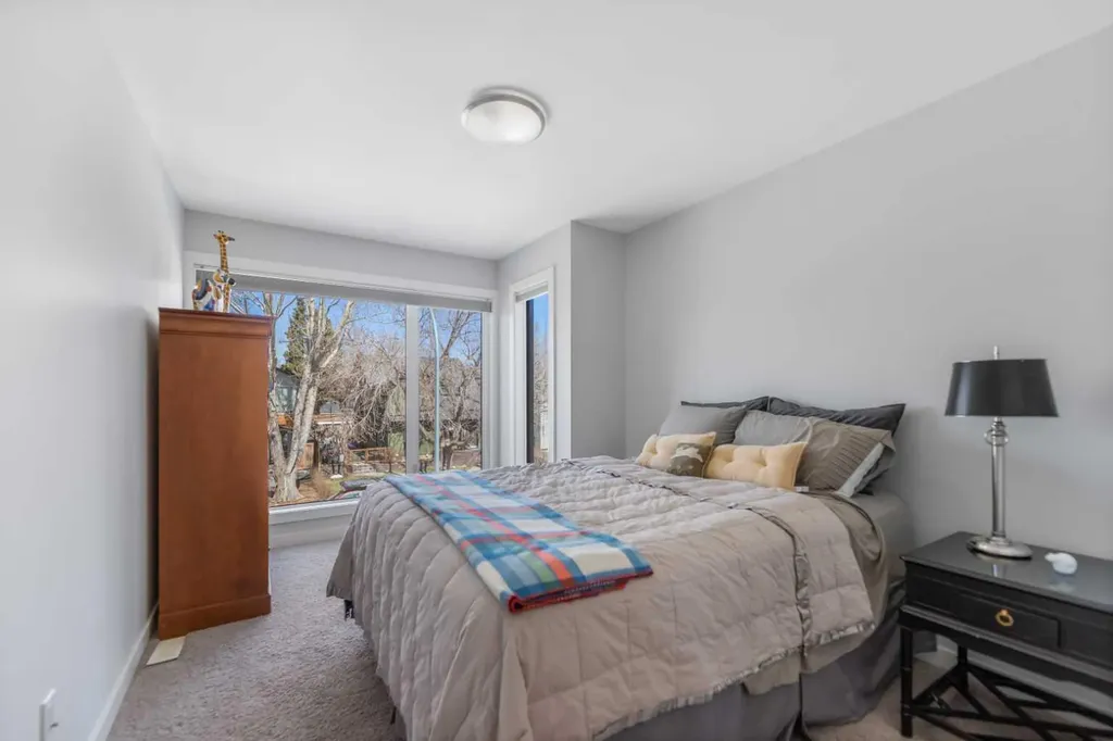 831 22 Avenue NW Calgary AB T2M 1P3