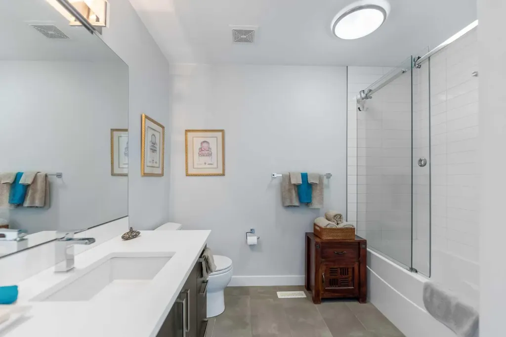 831 22 Avenue NW Calgary AB T2M 1P3