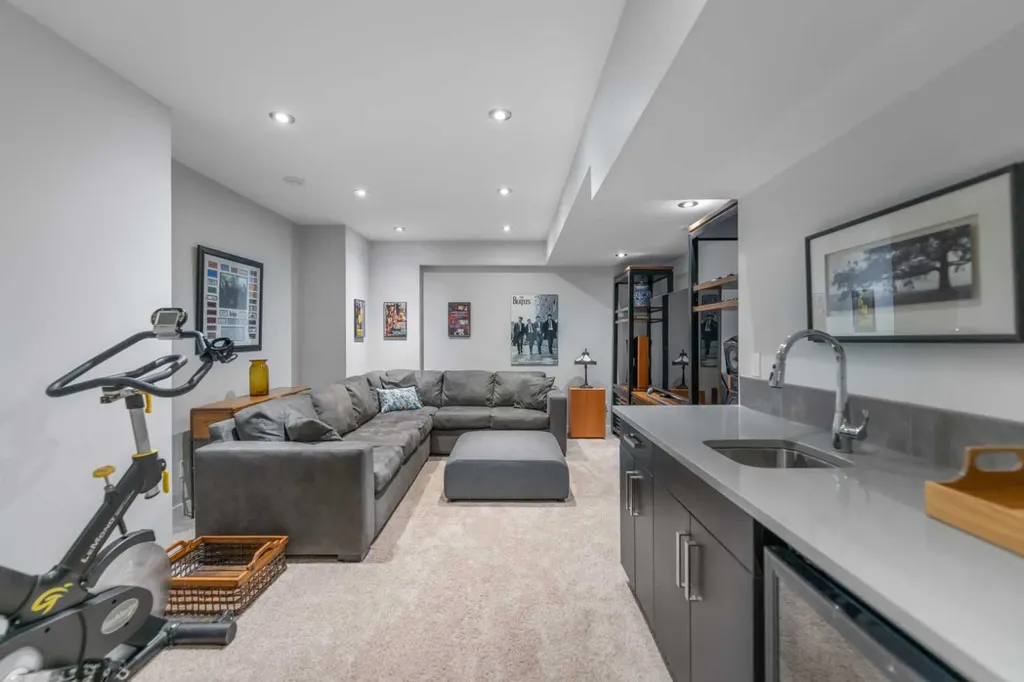 831 22 Avenue NW Calgary AB T2M 1P3