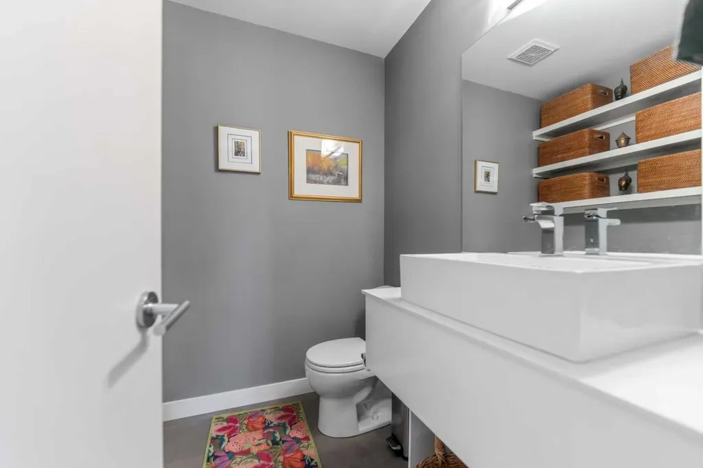 831 22 Avenue NW Calgary AB T2M 1P3