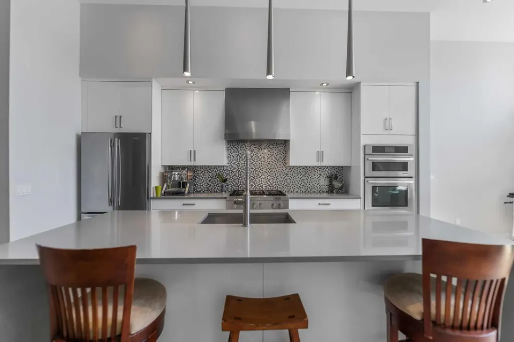 831 22 Avenue NW Calgary AB T2M 1P3