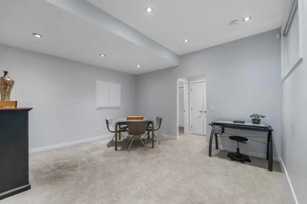 831 22 Avenue NW Calgary AB T2M 1P3