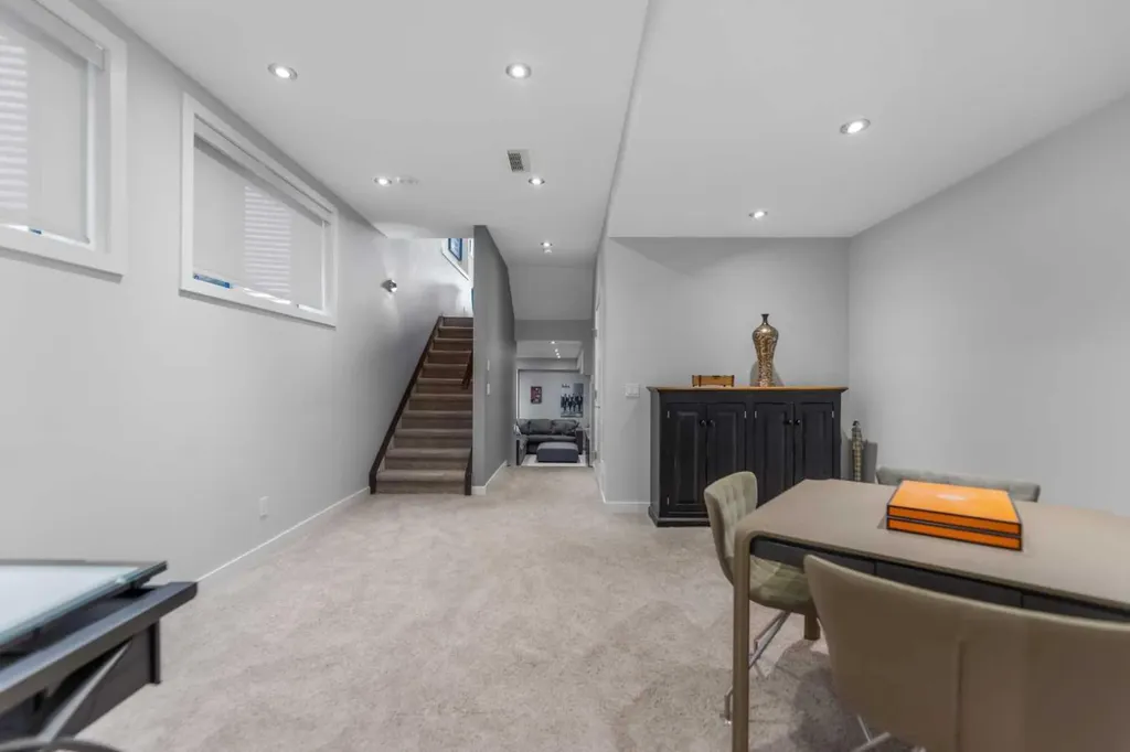 831 22 Avenue NW Calgary AB T2M 1P3