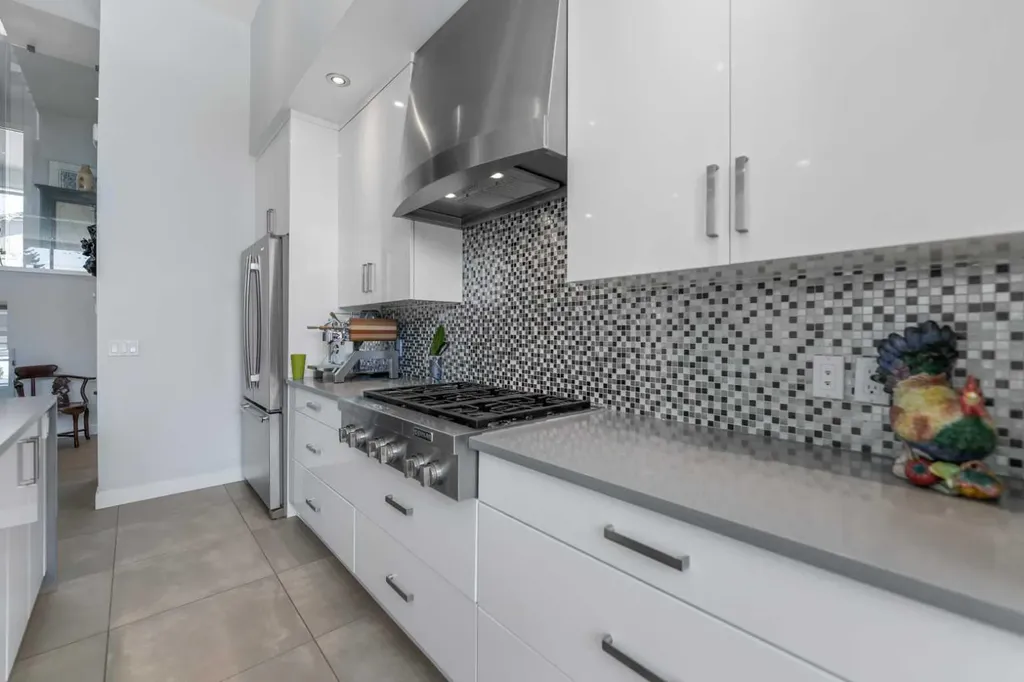 831 22 Avenue NW Calgary AB T2M 1P3