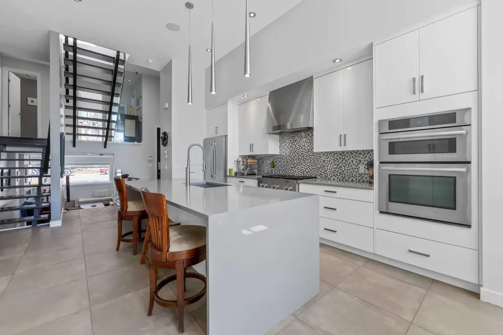 831 22 Avenue NW Calgary AB T2M 1P3
