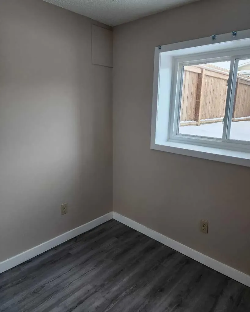 1404 43 Street SE Calgary AB T2A 5E7