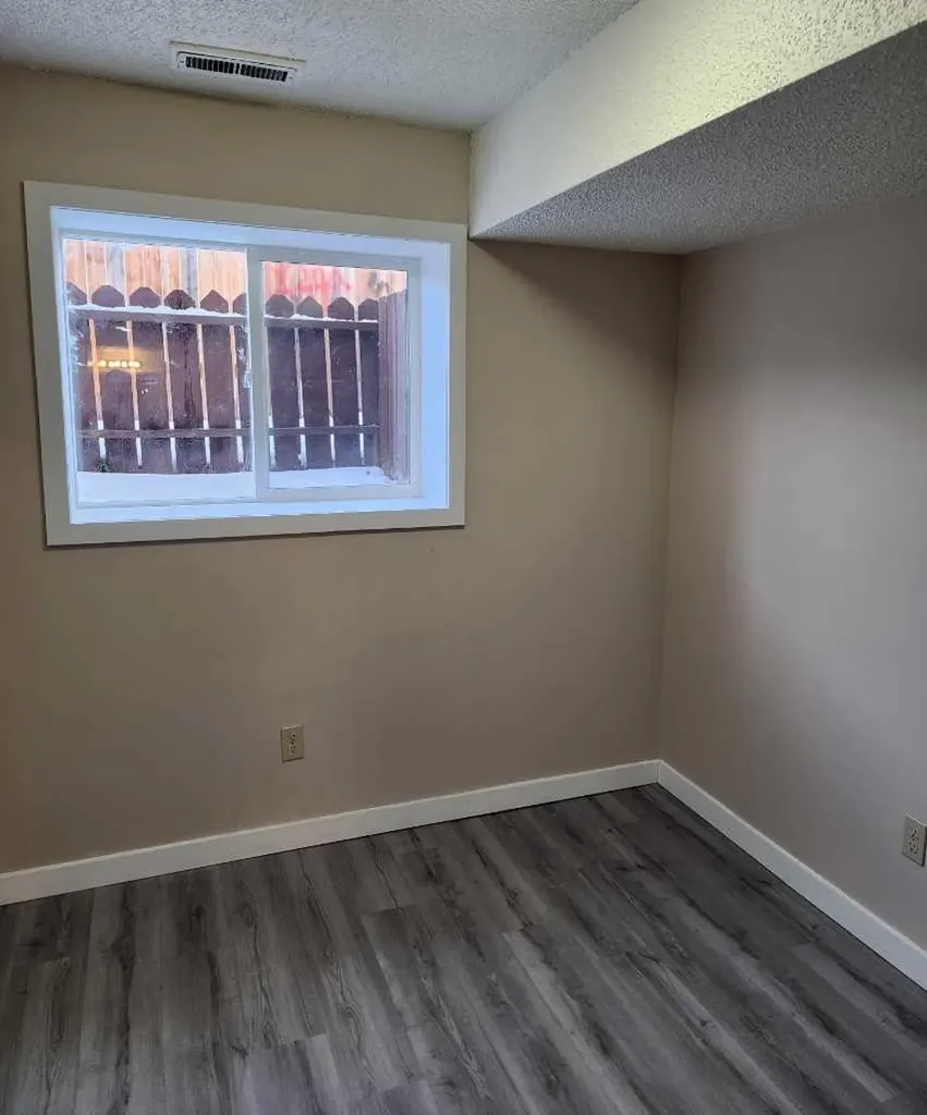 1404 43 Street SE Calgary AB T2A 5E7