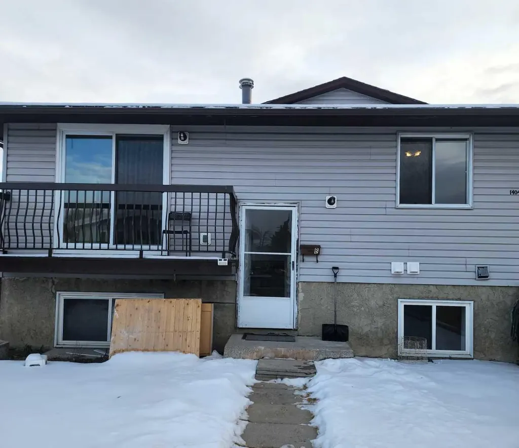 1404 43 Street SE Calgary AB T2A 5E7