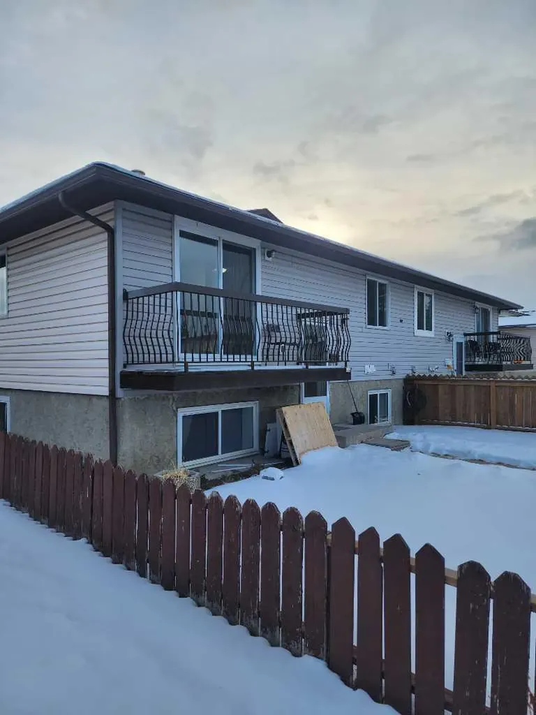 1404 43 Street SE Calgary AB T2A 5E7