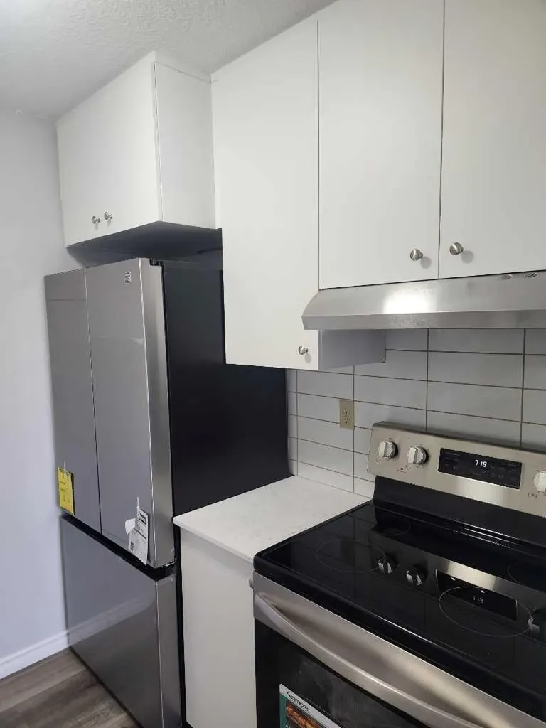 1404 43 Street SE Calgary AB T2A 5E7