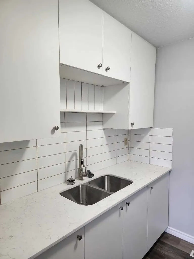 1404 43 Street SE Calgary AB T2A 5E7