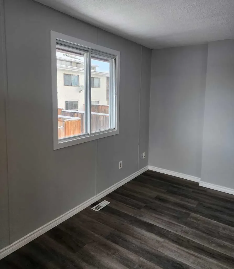 1404 43 Street SE Calgary AB T2A 5E7