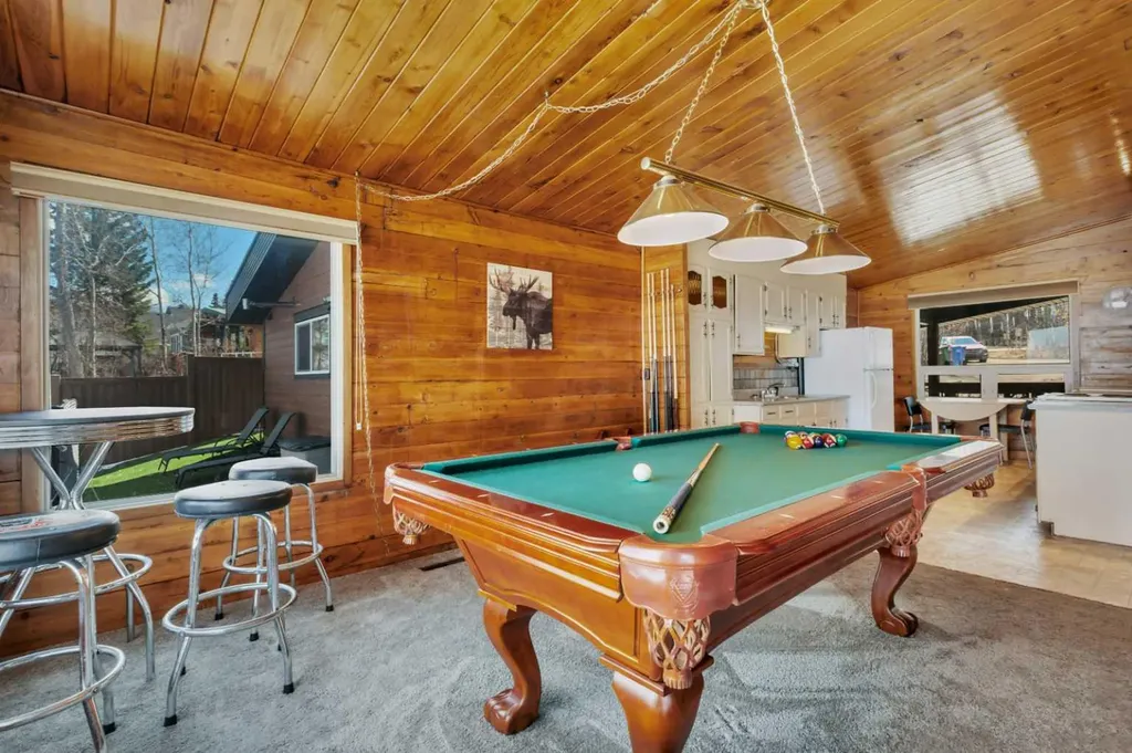 99 Grand Avenue Norglenwold AB T4S 1S5