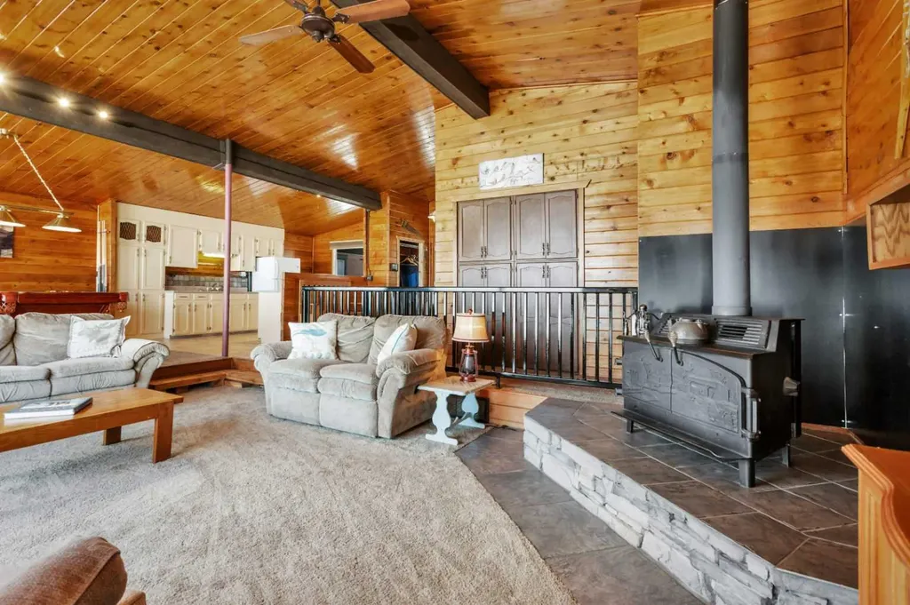 99 Grand Avenue Norglenwold AB T4S 1S5