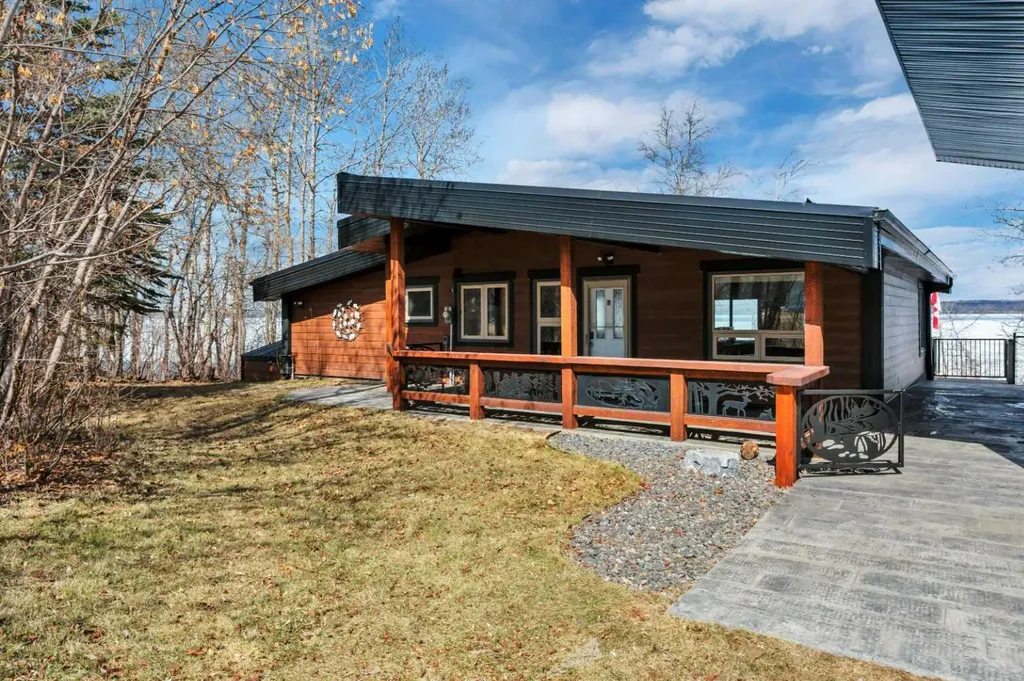 99 Grand Avenue Norglenwold AB T4S 1S5
