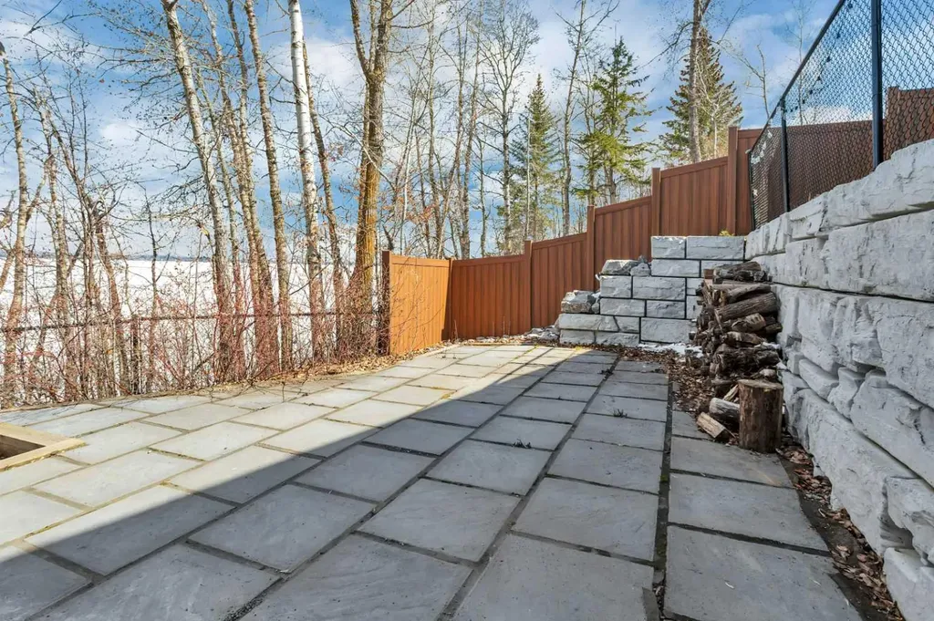 99 Grand Avenue Norglenwold AB T4S 1S5