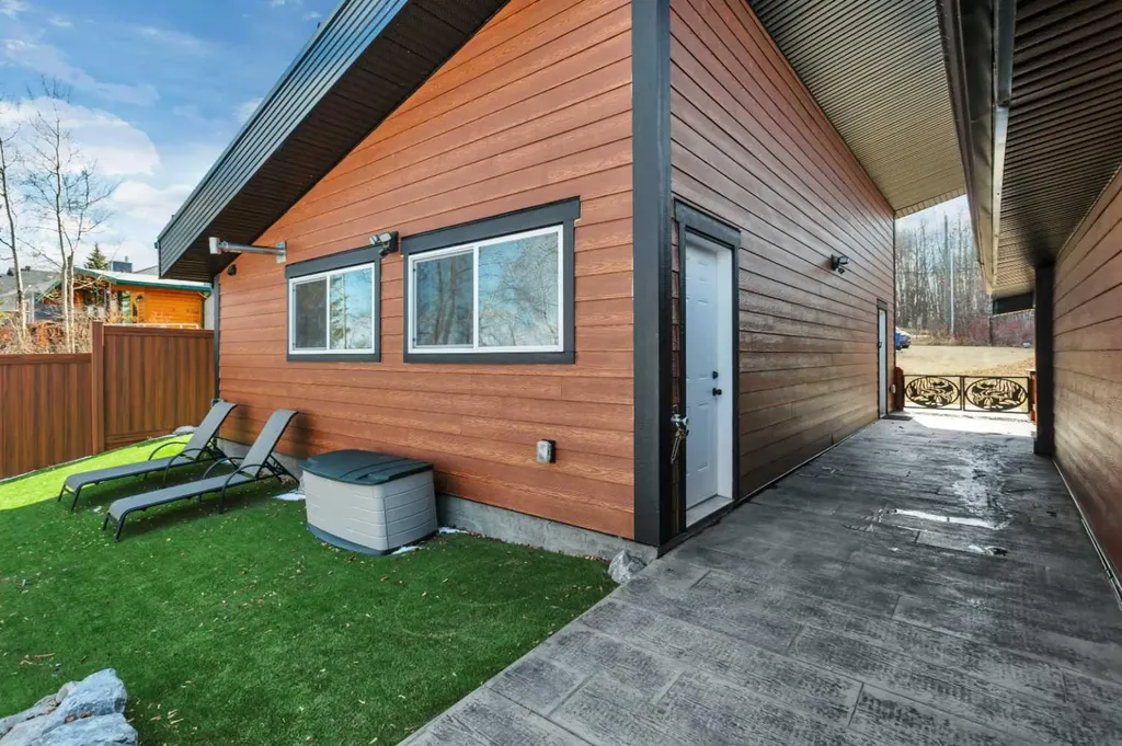 99 Grand Avenue Norglenwold AB T4S 1S5