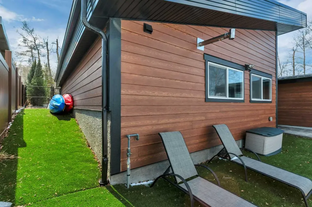 99 Grand Avenue Norglenwold AB T4S 1S5