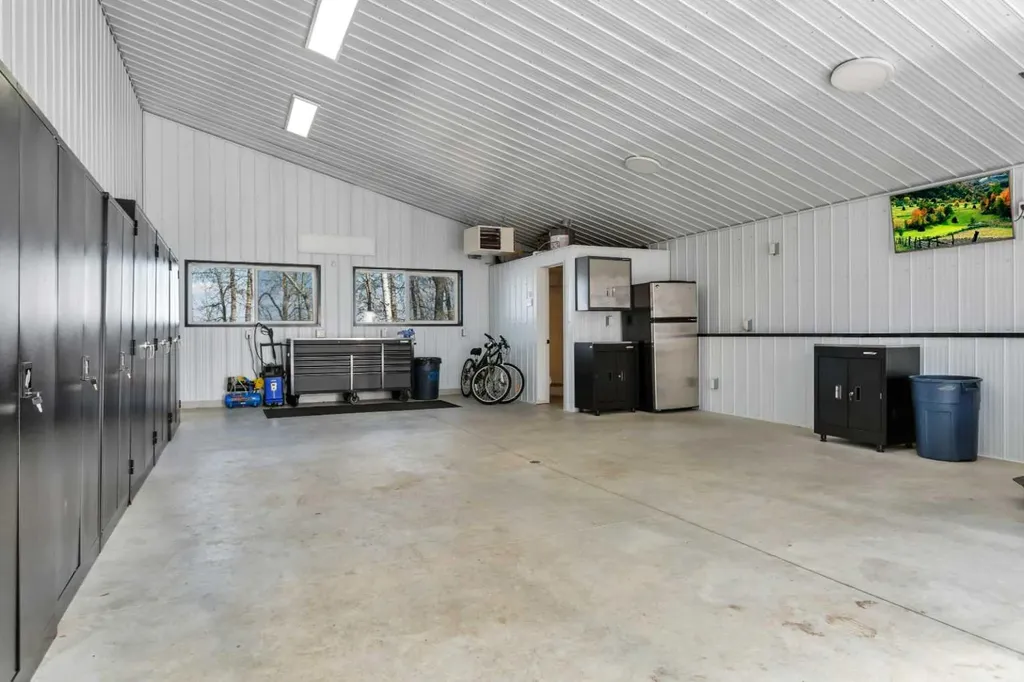 99 Grand Avenue Norglenwold AB T4S 1S5