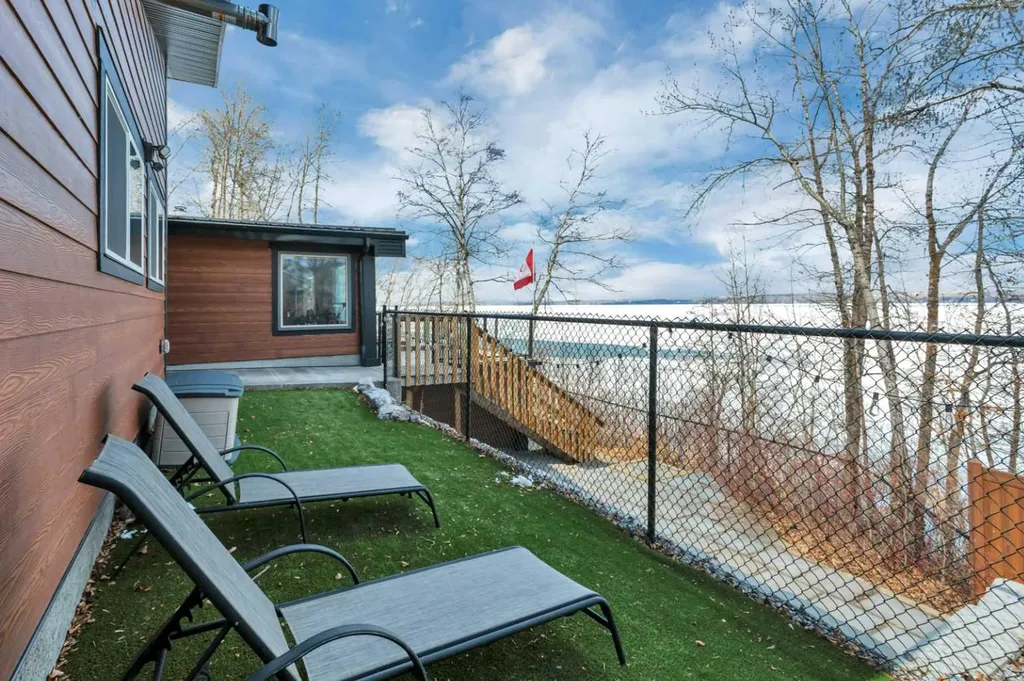 99 Grand Avenue Norglenwold AB T4S 1S5