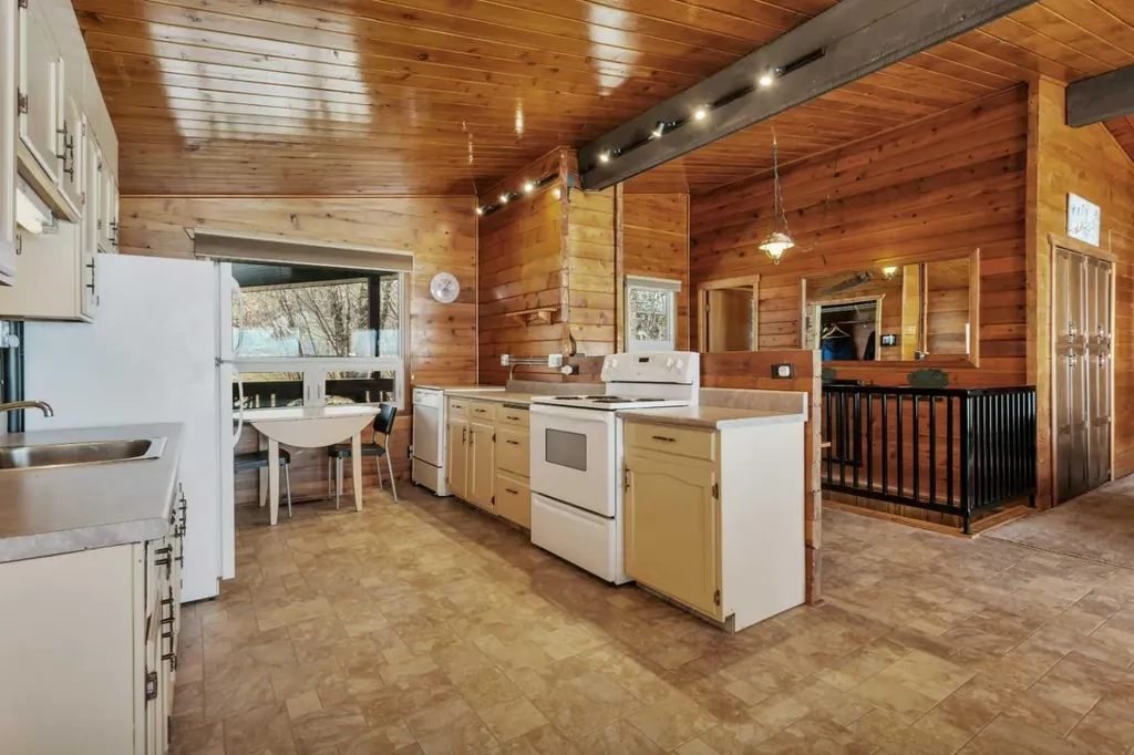 99 Grand Avenue Norglenwold AB T4S 1S5