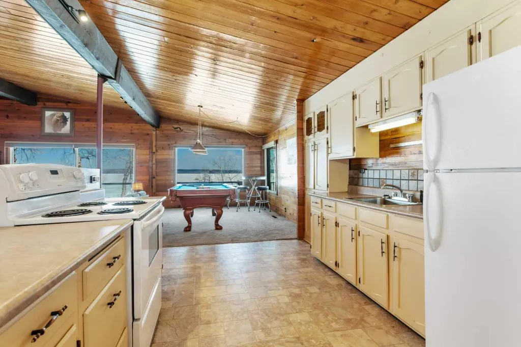 99 Grand Avenue Norglenwold AB T4S 1S5