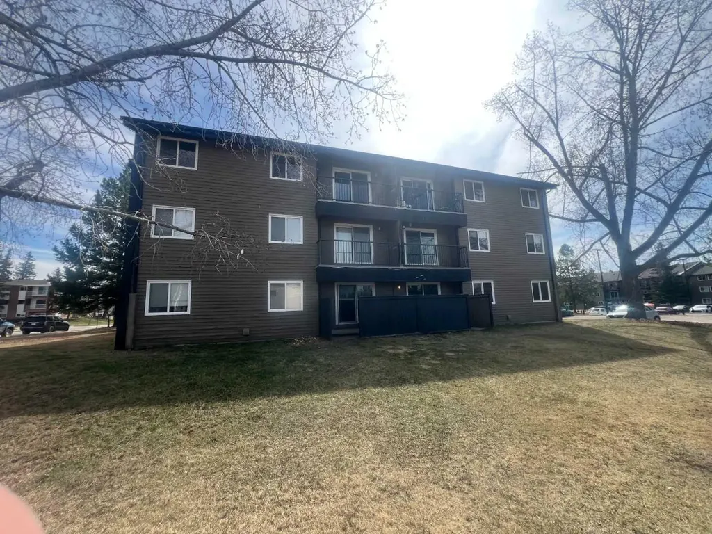 5611 10 Avenue Edson AB T7E 1R4