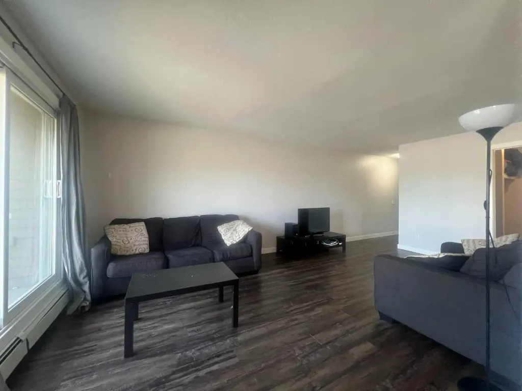 5611 10 Avenue Edson AB T7E 1R4