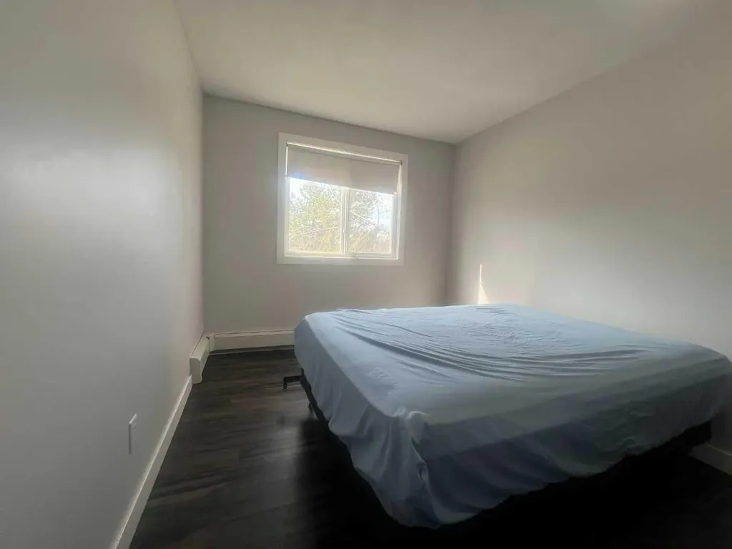 5611 10 Avenue Edson AB T7E 1R4
