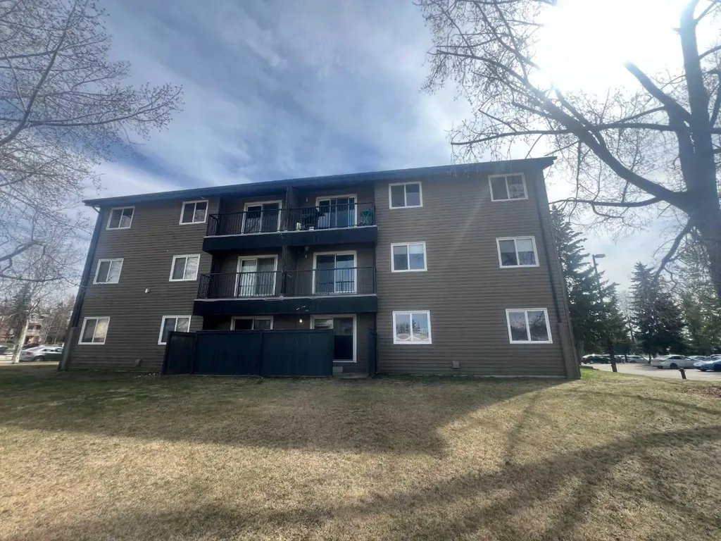 5611 10 Avenue Edson AB T7E 1R4