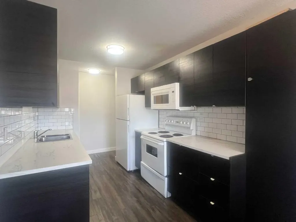 5611 10 Avenue Edson AB T7E 1R4
