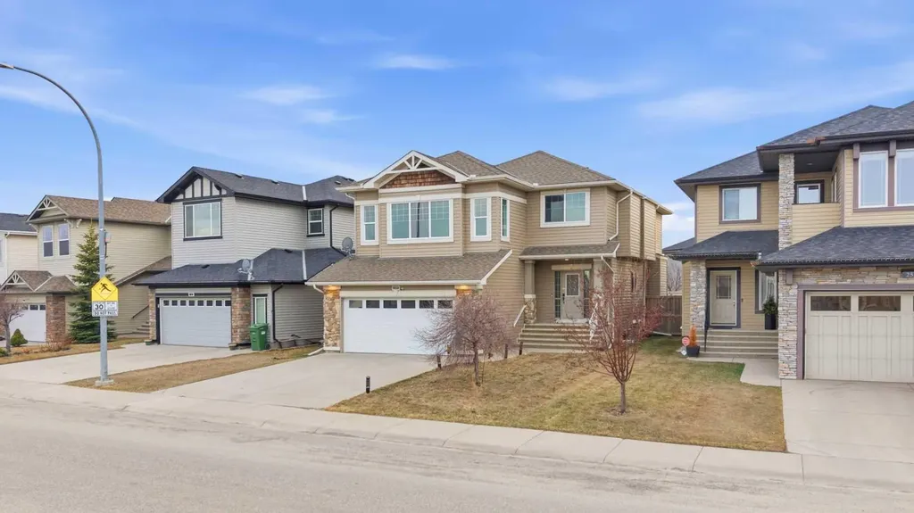 29 Royal Birkdale Drive NW Calgary AB T3G 5C7