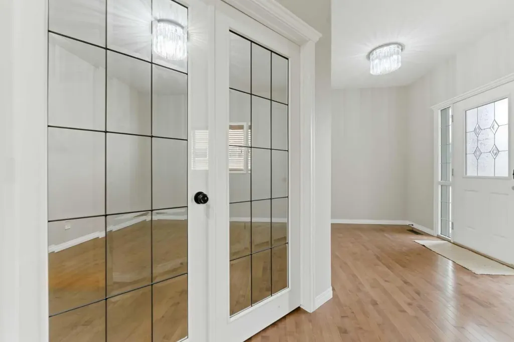 29 Royal Birkdale Drive NW Calgary AB T3G 5C7