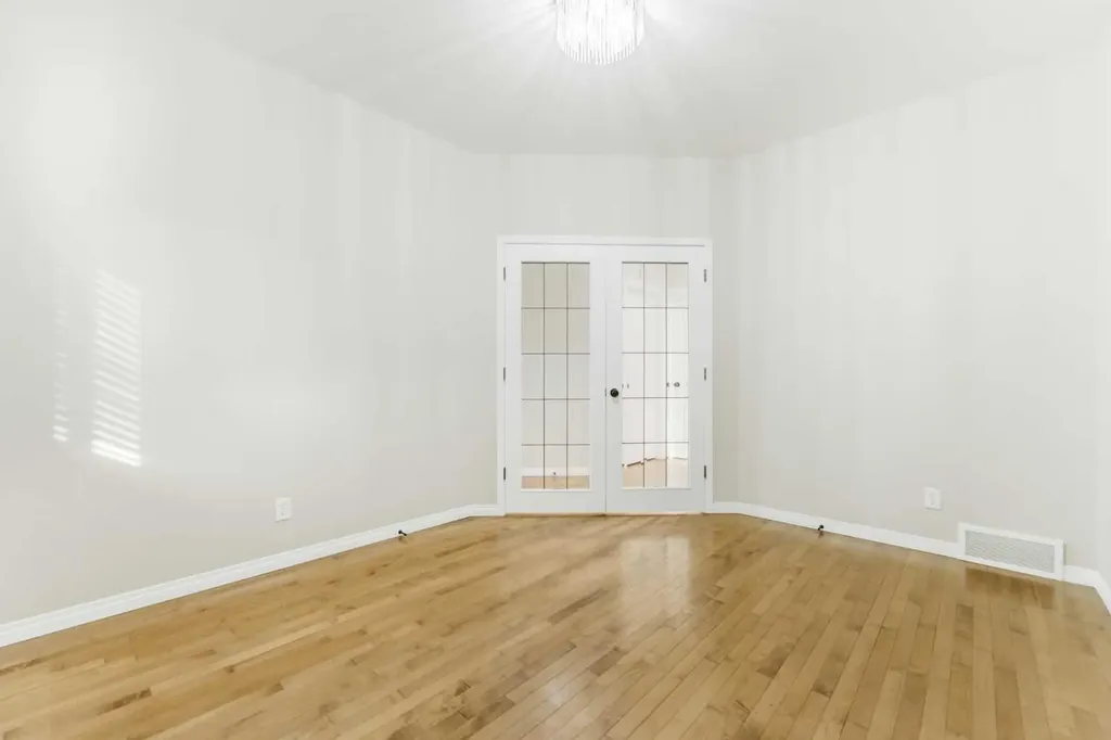 29 Royal Birkdale Drive NW Calgary AB T3G 5C7