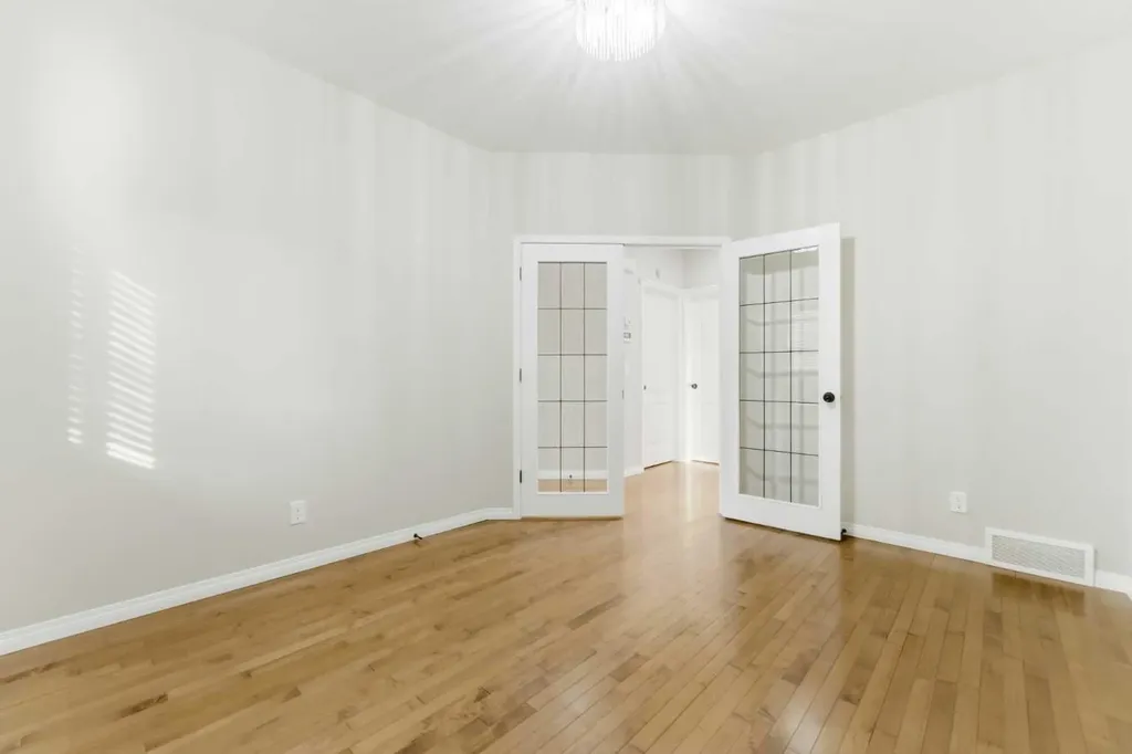 29 Royal Birkdale Drive NW Calgary AB T3G 5C7